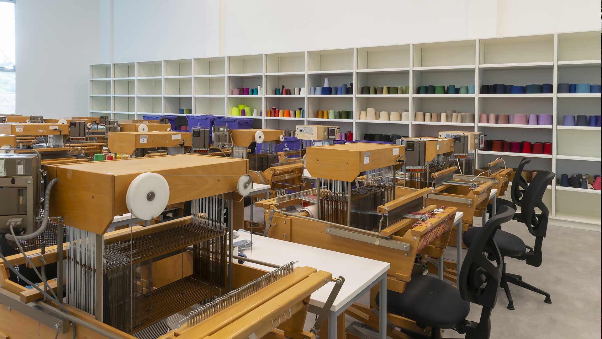 A class room filled with weave machines